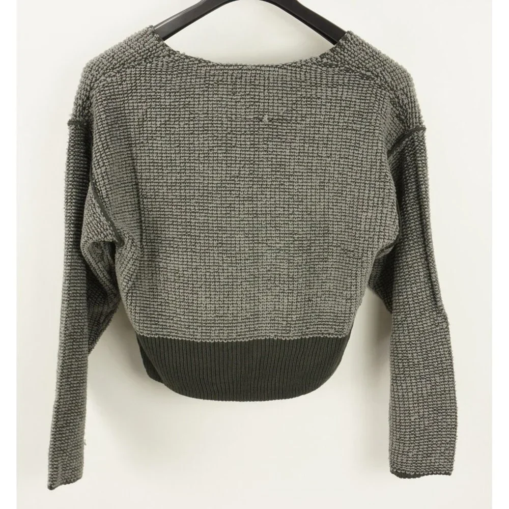 New Socialite Women's Medium Gray Loop Knit V-Neck Crop Slouchy Pullover Sweater